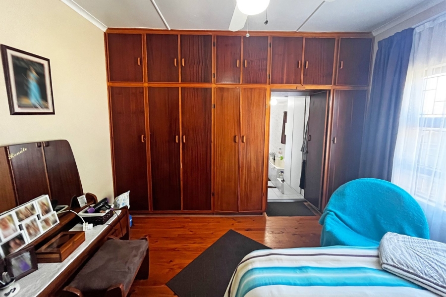 6 Bedroom Property for Sale in Hartenbos Central Western Cape